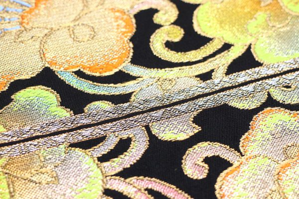 たつむら製の「経巻彩花錦」の袋帯